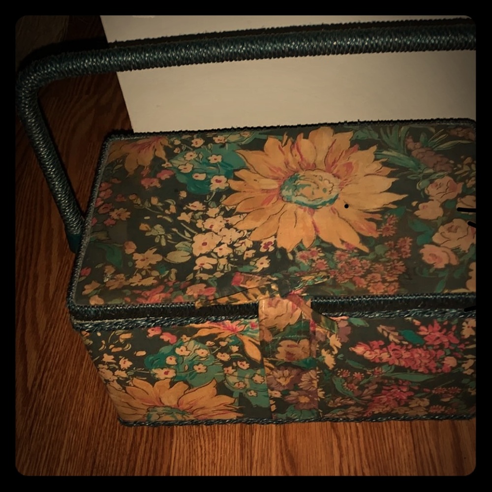 Padded Vintage Sewing Box with Handle.